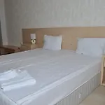מלון דירות La Piazza & 4*