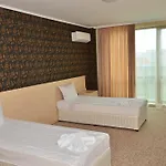 La Piazza & מלון דירות 4*