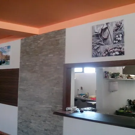 La Piazza & Hotel de apartamente Primorsko
