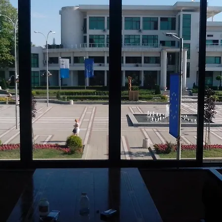 La Piazza & Ξενοδοχείο με διαμερίσματα