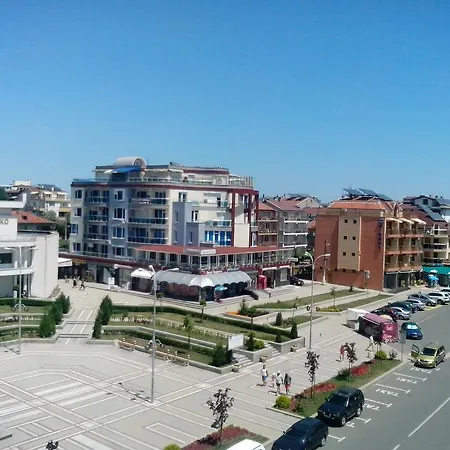 La Piazza & 4*