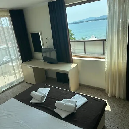 Ξενοδοχείο με διαμερίσματα La Piazza & Πριμόρσκο