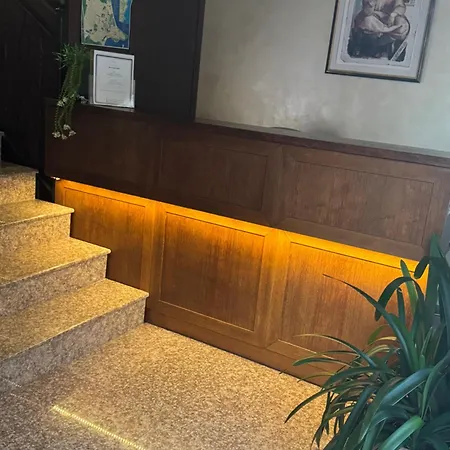 Ξενοδοχείο με διαμερίσματα La Piazza & Πριμόρσκο