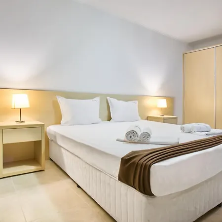 La Piazza & شقة فندقية 4*