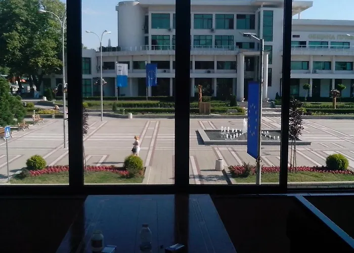 La Piazza & Ξενοδοχείο με διαμερίσματα