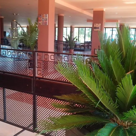 La Piazza & شقة فندقية 4*