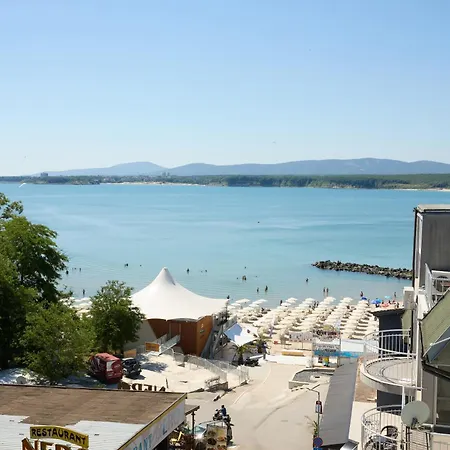 La Piazza & Hotel de apartamente Primorsko