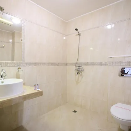 La Piazza & شقة فندقية 4*