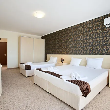 La Piazza & Hotel de apartamente Primorsko