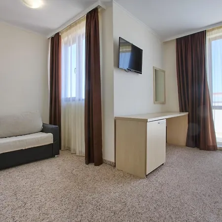 La Piazza & Hotel de apartamente Primorsko