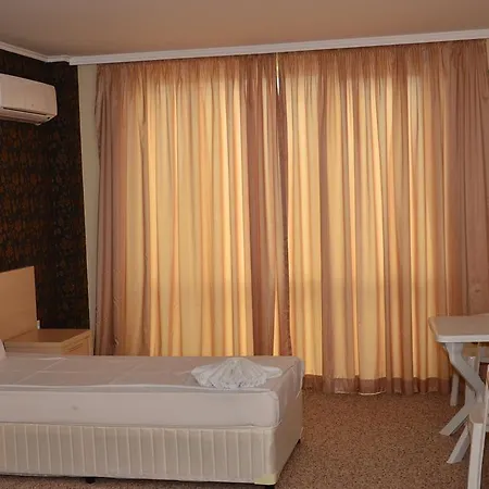 La Piazza & شقة فندقية 4*